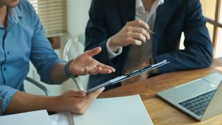 Foto: Wie kann man mit steuerlichen Investitionsbegünstigungen Steuern sparen?